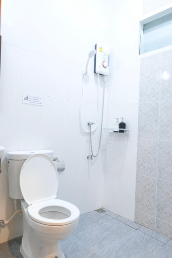 Bathroom 3, The Cozy Hotel, Muang Phetchaburi