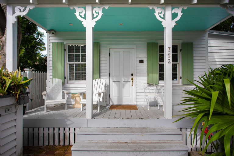 Bahama Gardens - Cigar House, Monroe