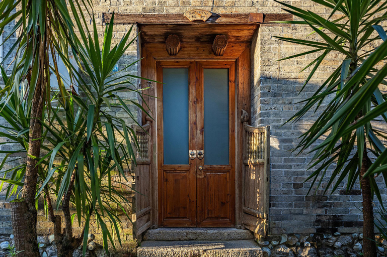 Exterior 6