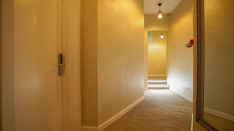 2, Zoom Rooms, Brasov