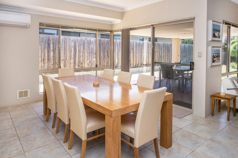 Food & Drinks, Macs Manor, Busselton