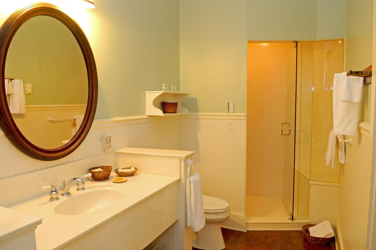 Bathroom 3, Orchard Inn, Polk