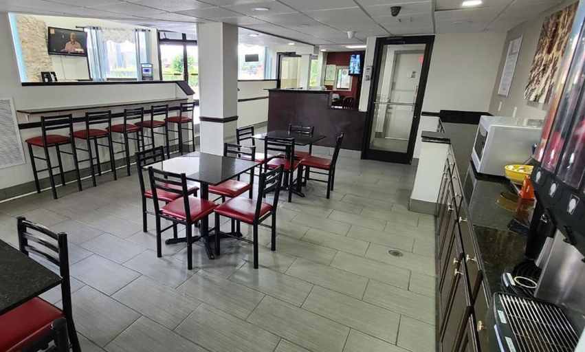 Food & Drinks, Red Roof Inn & Suites Duncan, DeKalb