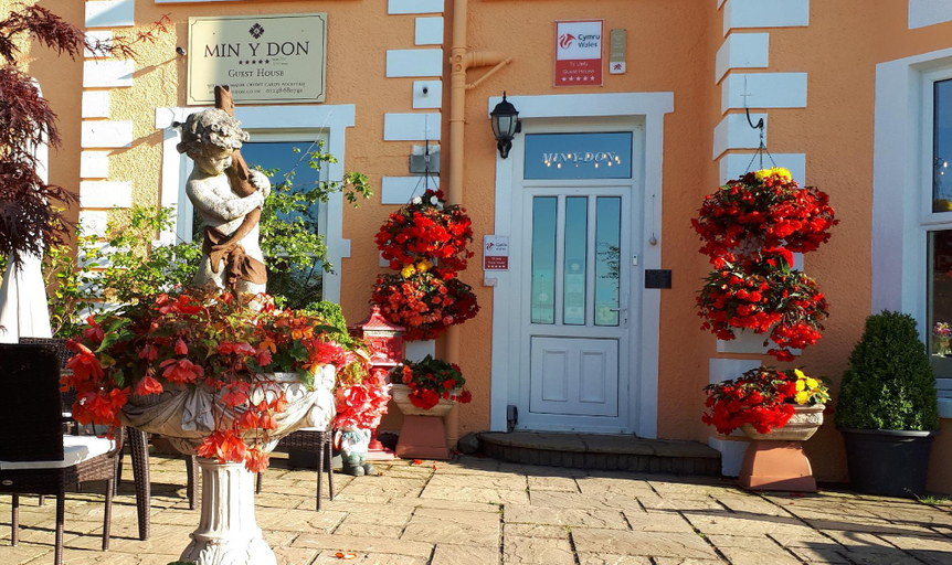 Others 4, Min-y-Don Guest House 5 Star Gold Award, Conwy