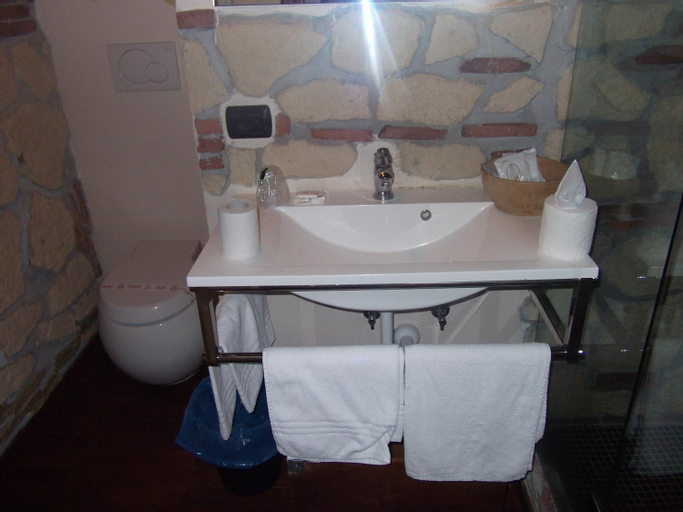 Bathroom 20
