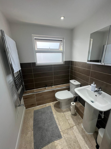 Bathroom 5, Stunning House 15 min from Wembley arena, London