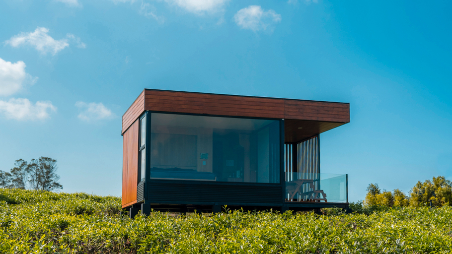Exterior 8