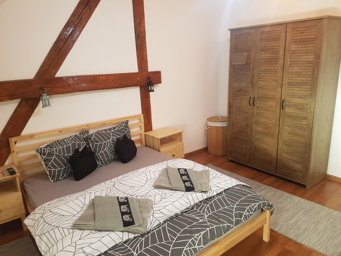 Others 5, Apartament Eminescu 1, Medias