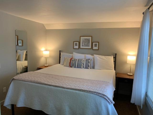 Bedroom 2, Cedar Court Inn, Lake Michigan