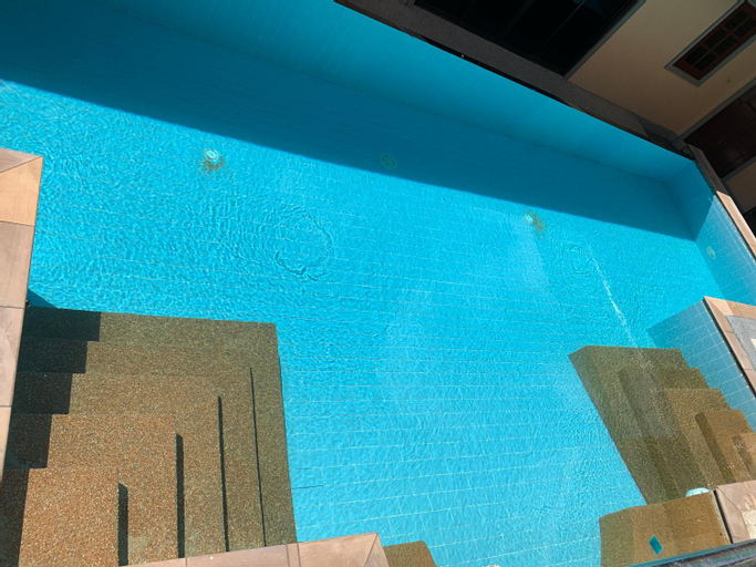 Swimming Pool 13