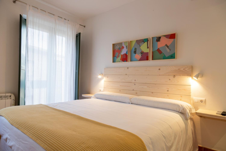 Bedroom 3, Hotel 3 Arcs, Girona