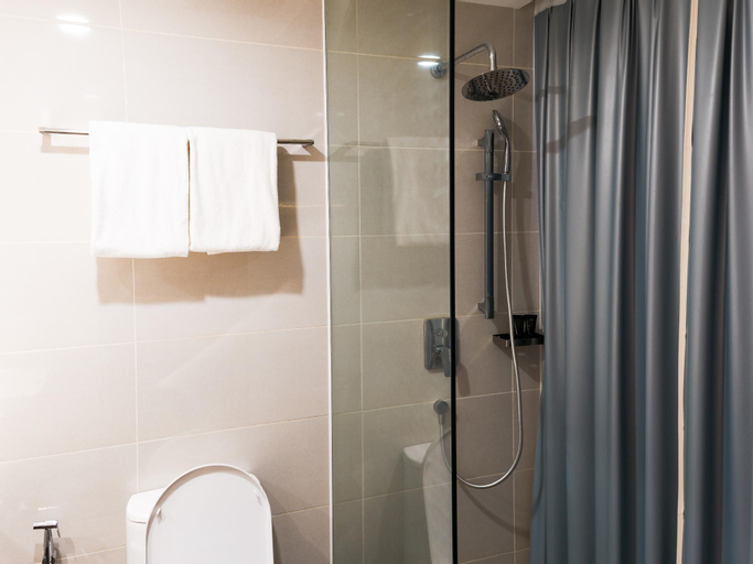 Bathroom 14