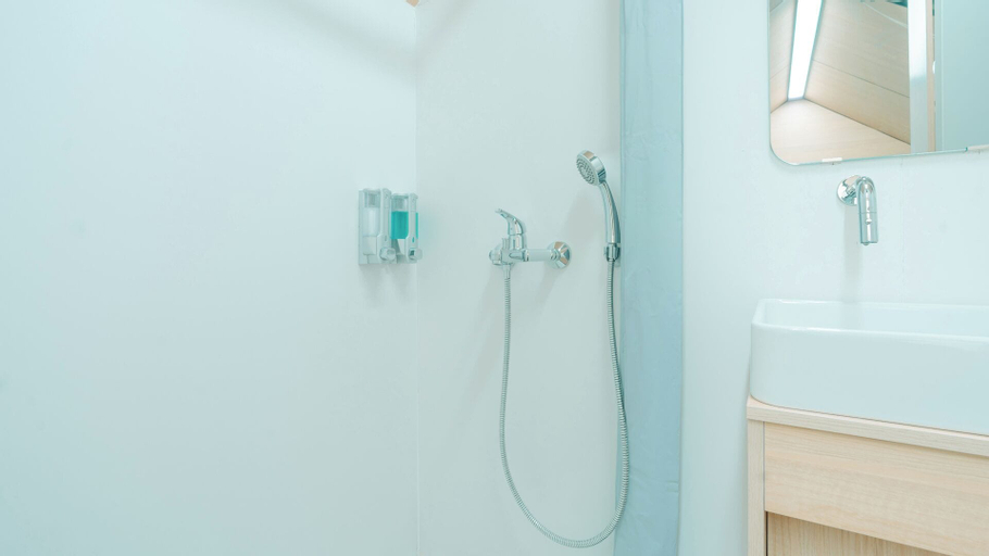 Bathroom 13