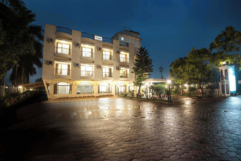 Exterior & Views 2, Treebo Reveniir Resort with Pool, Pune