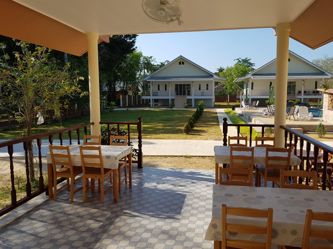 Food & Drinks 4, Poolside Bungalows, Takua Pa