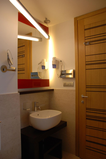 Bathroom 12
