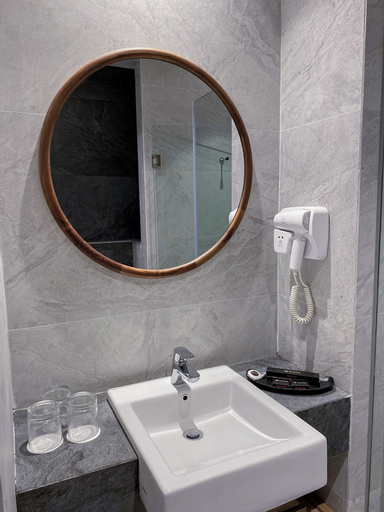 Bathroom 23