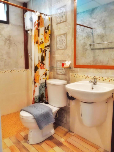 Bathroom 12