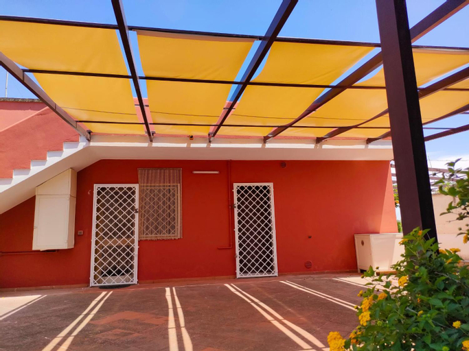 A 6 km da Porto Cesareo, la casa del carrubo, Lecce