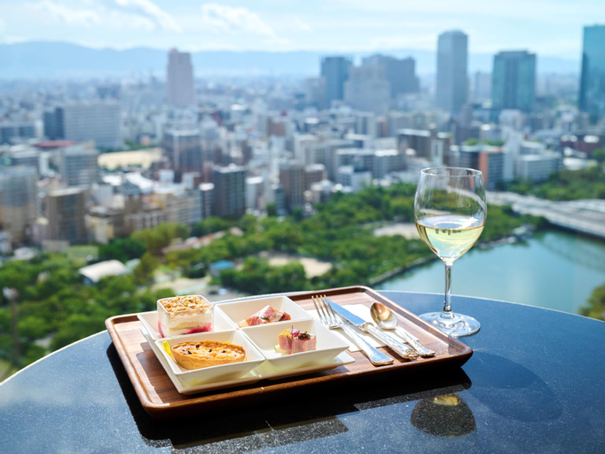 Food & Drinks 12