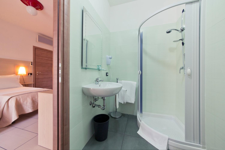 Bathroom 2, Longomare, Cosenza