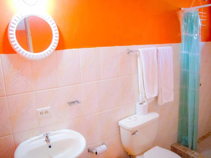 Bathroom 2, Hotel Brisa Mar, Soná