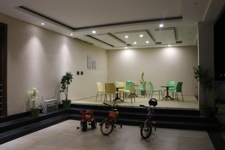 Others 5, DSR Madhanam Inn, Thanjavur