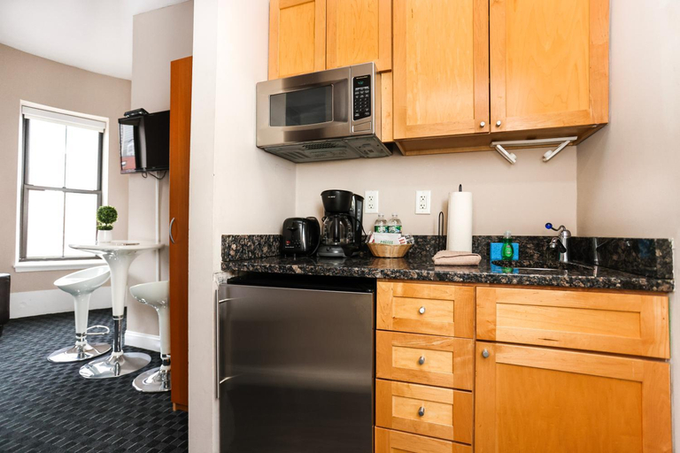 Others 4, Stylish Studio in Boston Brownstone, C.Ave #21, Boston