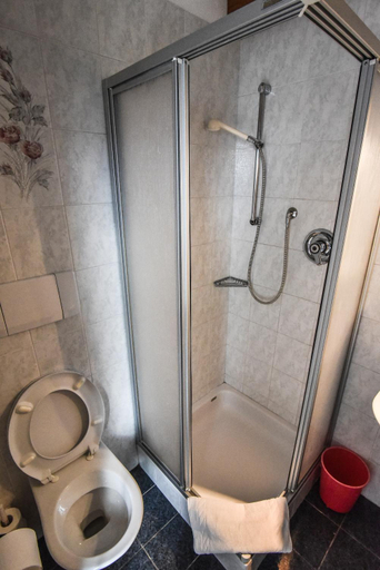 Bathroom, Albergo Somont, Bolzano