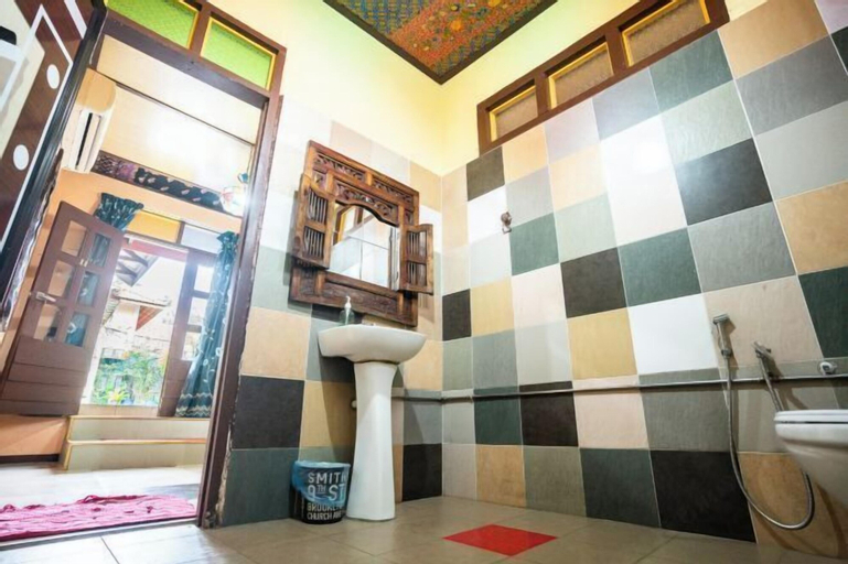 Bathroom 15