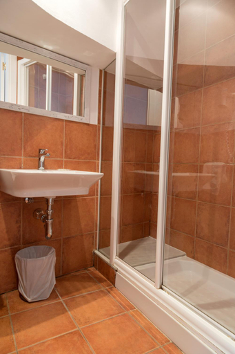 Bathroom 4, Hotel 3 Arcs, Girona
