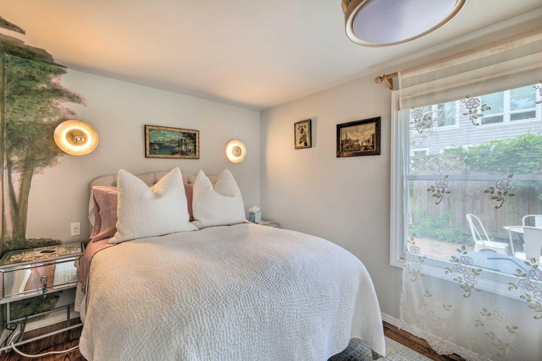 Bedroom 2, Cute East Hampton Cottage with Patio - Walk to Beach, Suffolk