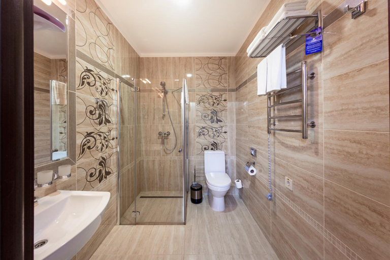 Bathroom 2, Zagrava Hotel, Dnipropetrovs'ka