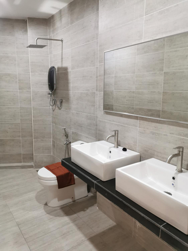 Bathroom 5, L Hotel, Kluang