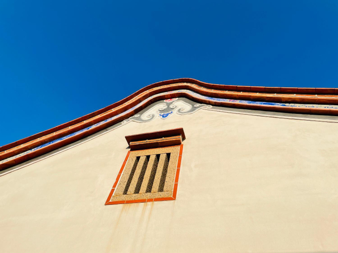 Exterior 1