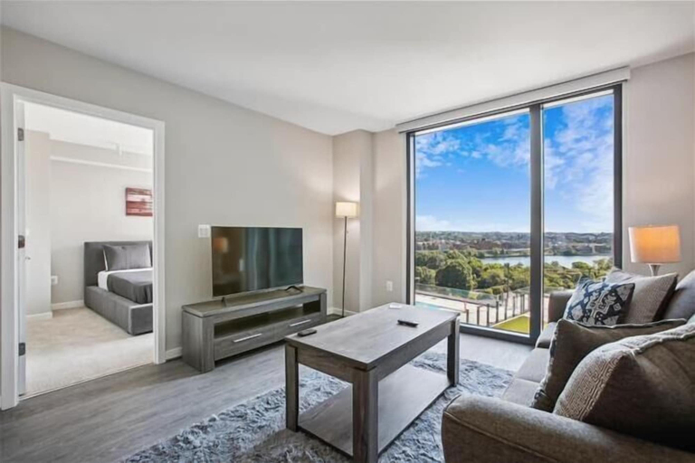 Others 4, National at Rosslyn Towers, Arlington