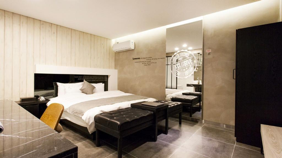 Bedroom 12