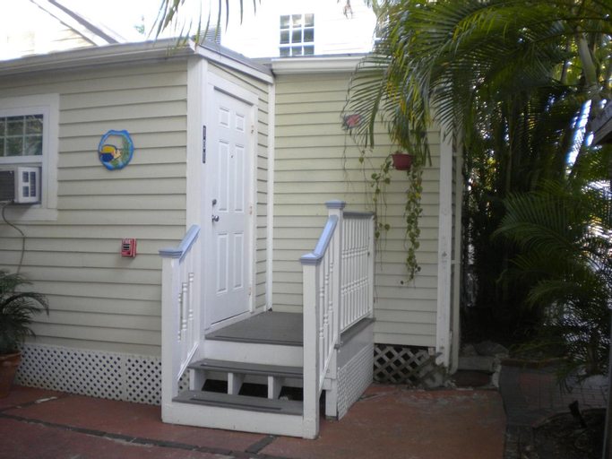 Exterior 5