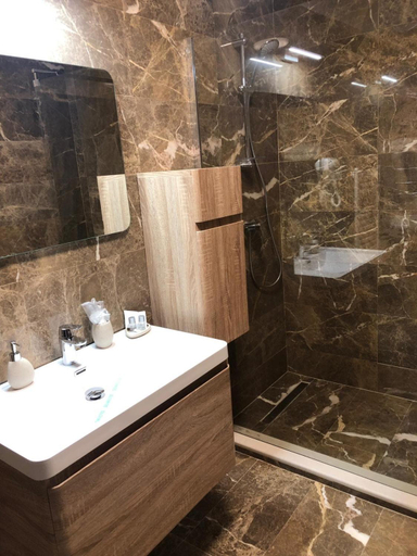 Bathroom, Hotel Yarus Plus, Ploiesti