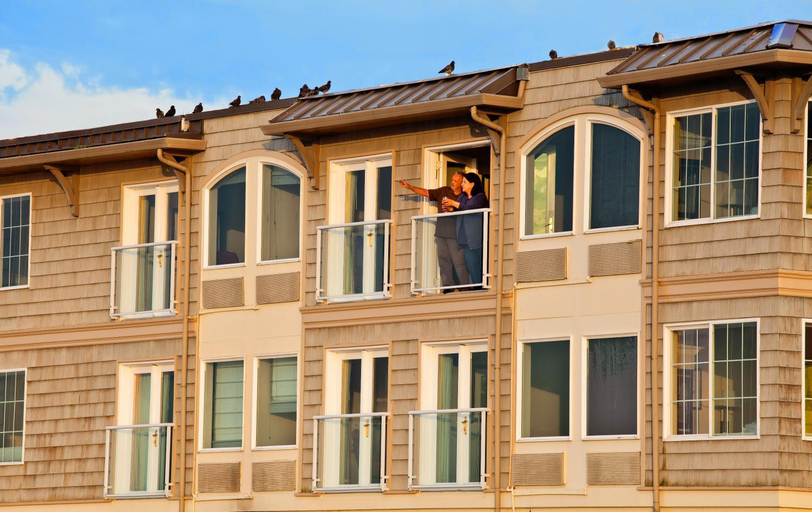 Exterior & Views
