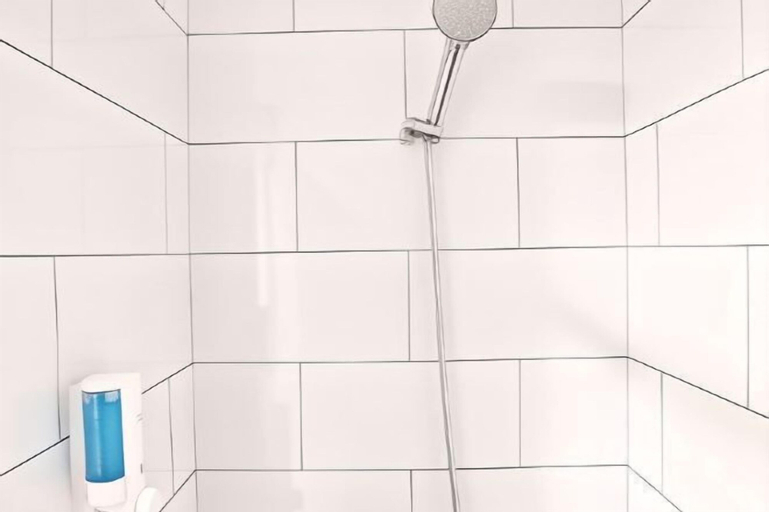 Bathroom 10