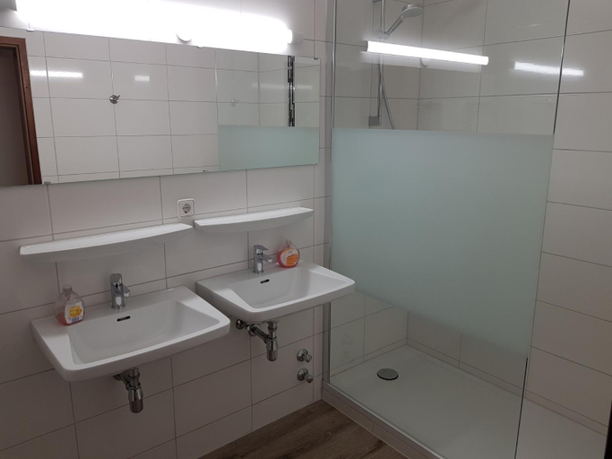 Bathroom 2, Hotel Ditzingen, Ludwigsburg