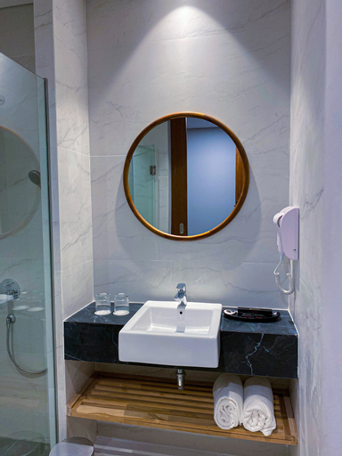 Bathroom 14