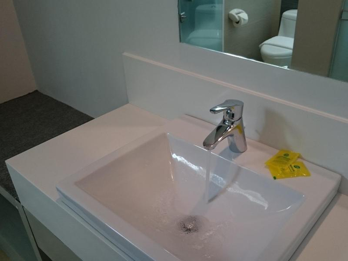 Bathroom 13