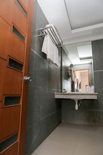 Bathroom 8
