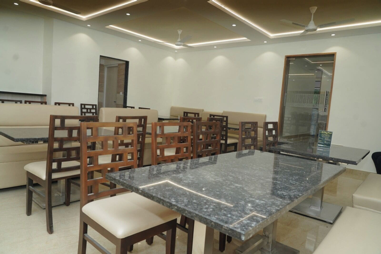 Food & Drinks 5, Avenue 11 Premium Stays, Madurai