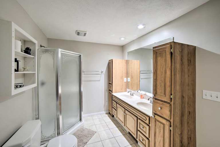 Bathroom 4, Spacious Getaway w/ Heated Private Pool!, LaPorte