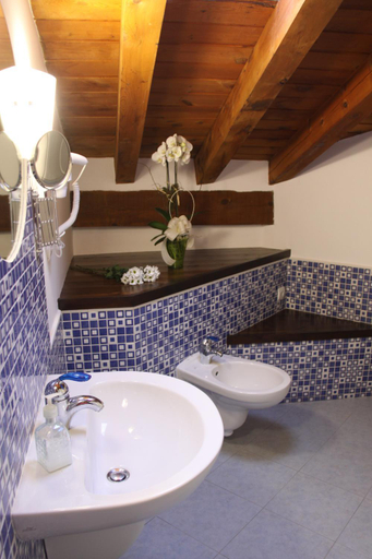 Bathroom, Posada Rural La Pinorra, Soria