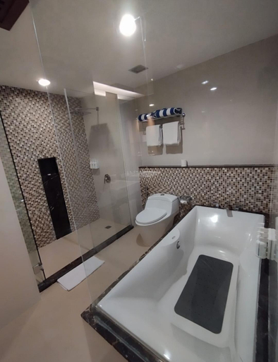 Bathroom 13