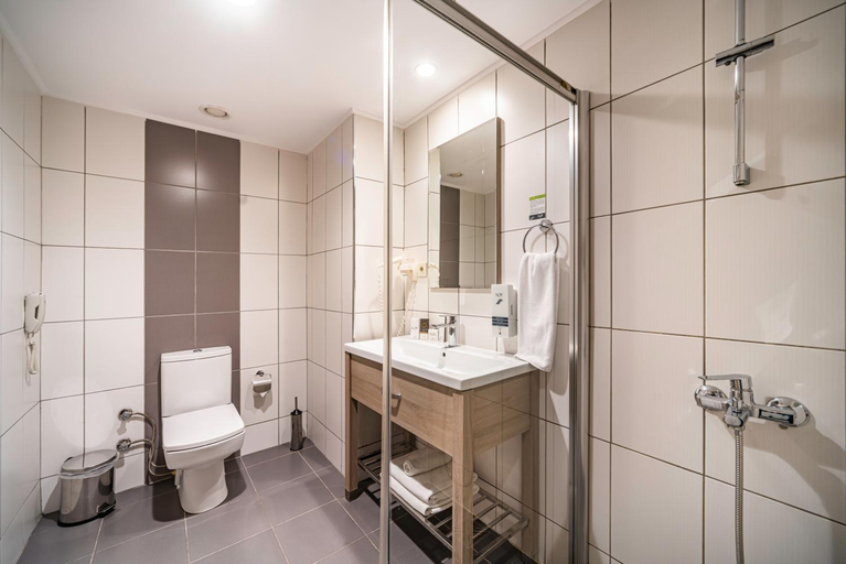 Bathroom 4, Rox Hotel, Bakırköy